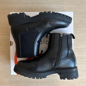 Black Chunky Boots Waterproof Winter (Size 7.5 US)